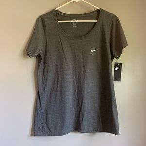 Nike Women’s Size M Athletic Cut Tee